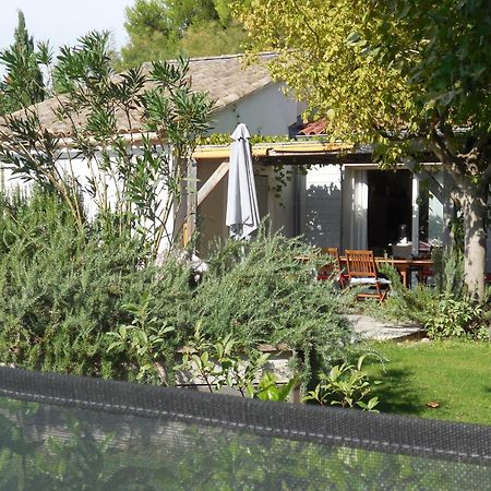 La maison bleue LʼIsle-sur-la-Sorgue Extérieur photo