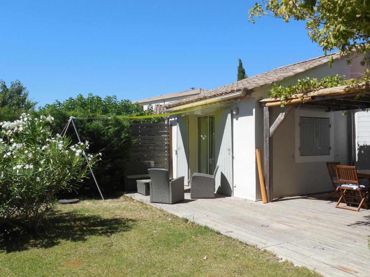La maison bleue LʼIsle-sur-la-Sorgue Extérieur photo