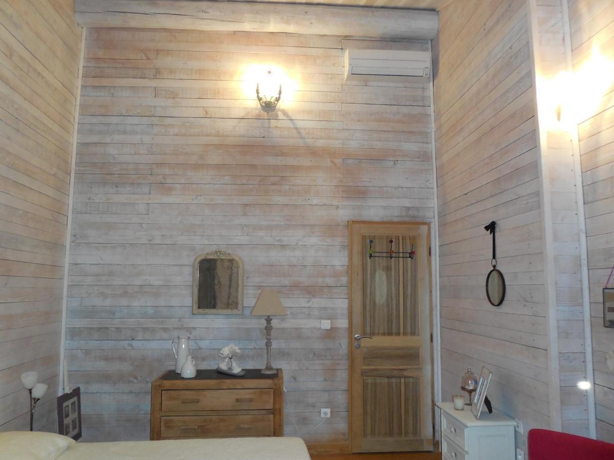 La maison bleue LʼIsle-sur-la-Sorgue Extérieur photo