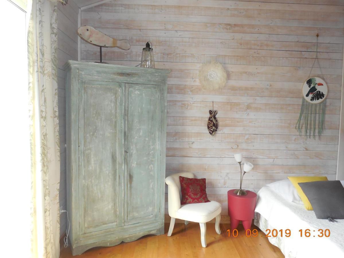 La maison bleue LʼIsle-sur-la-Sorgue Extérieur photo