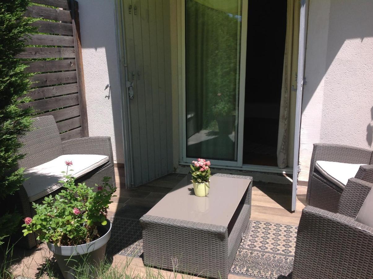 La maison bleue LʼIsle-sur-la-Sorgue Extérieur photo