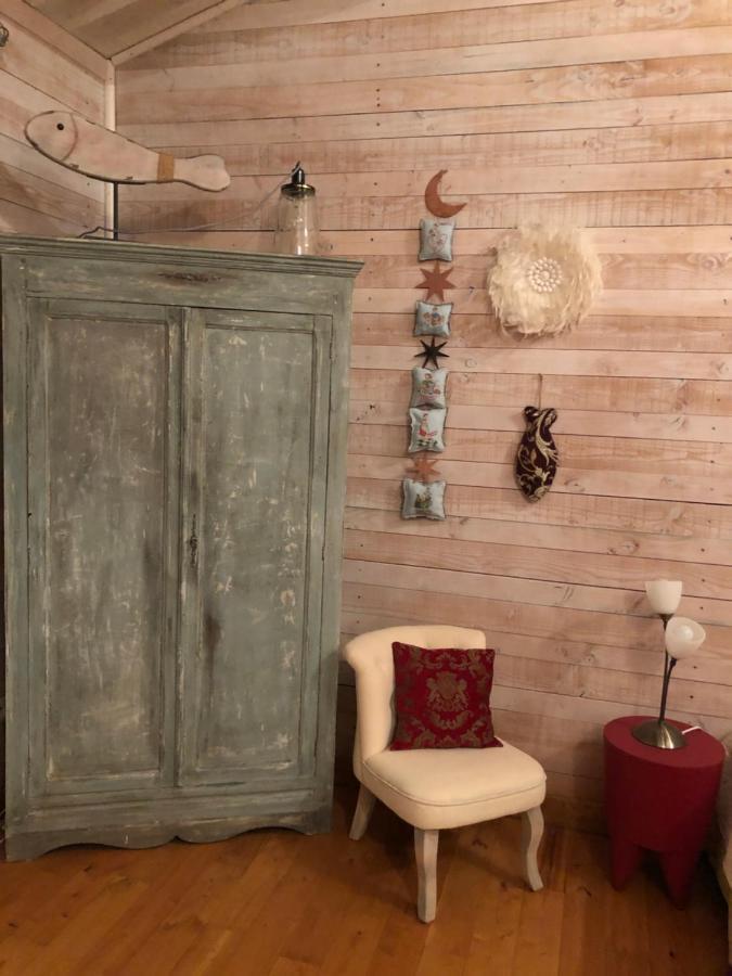 La maison bleue LʼIsle-sur-la-Sorgue Extérieur photo
